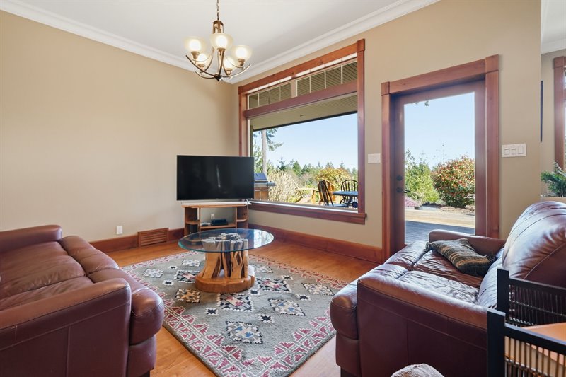 Family Room - Door to Deck