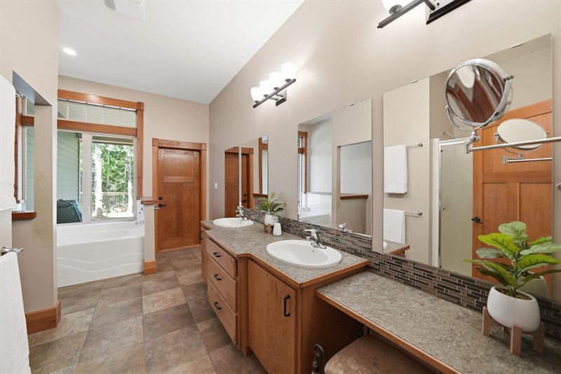 Ensuite - Door to Private Deck