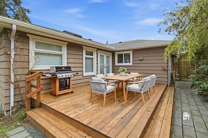 Deck (Virtual Staging)