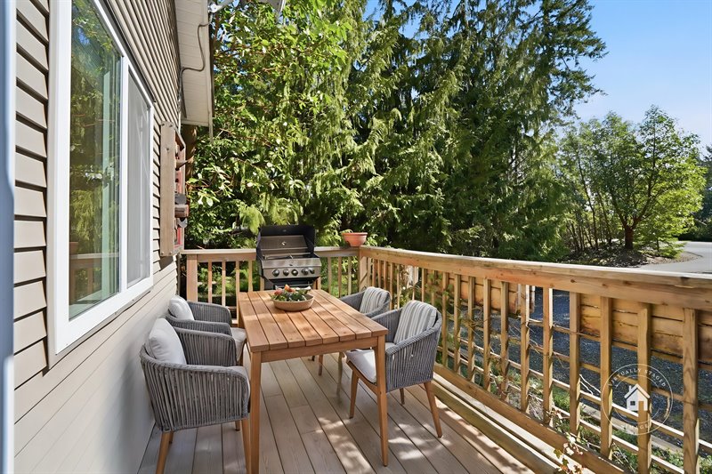 Front Deck ( Virtual Staging)