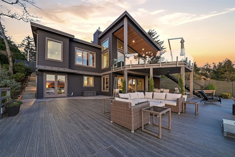 Lower Deck (Twilight)