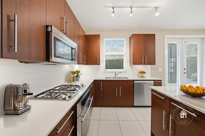 Kitchen (Virtual Staging)
