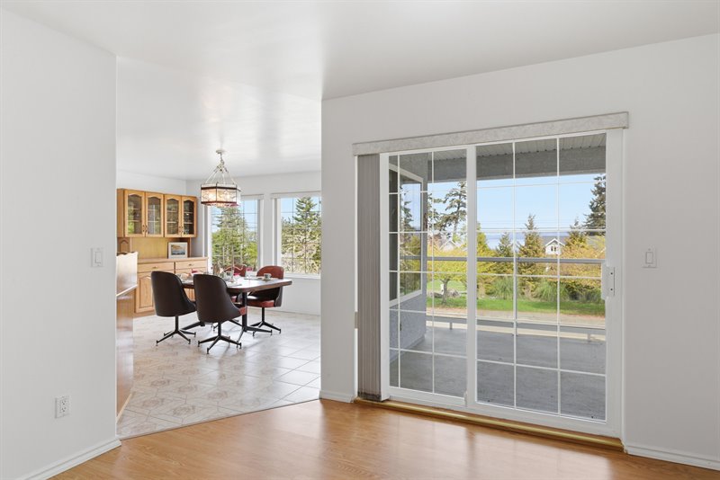 Family Room - Door to Deck