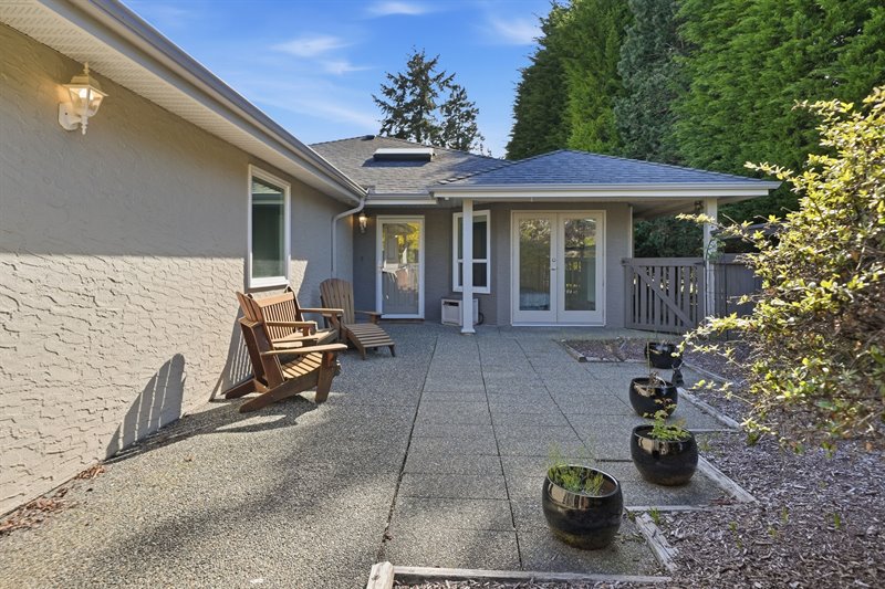 Courtyard Patio & Entry