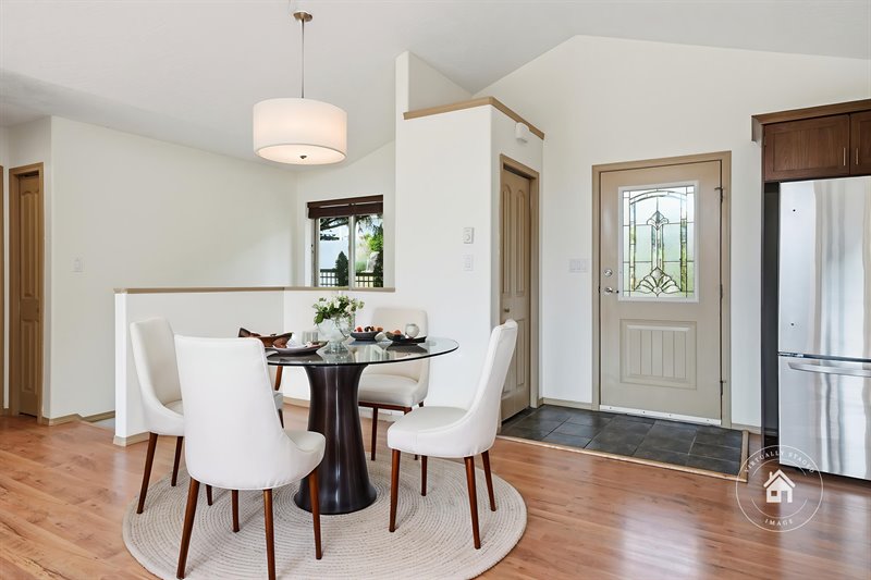 Dining Area (Virtual Staging)