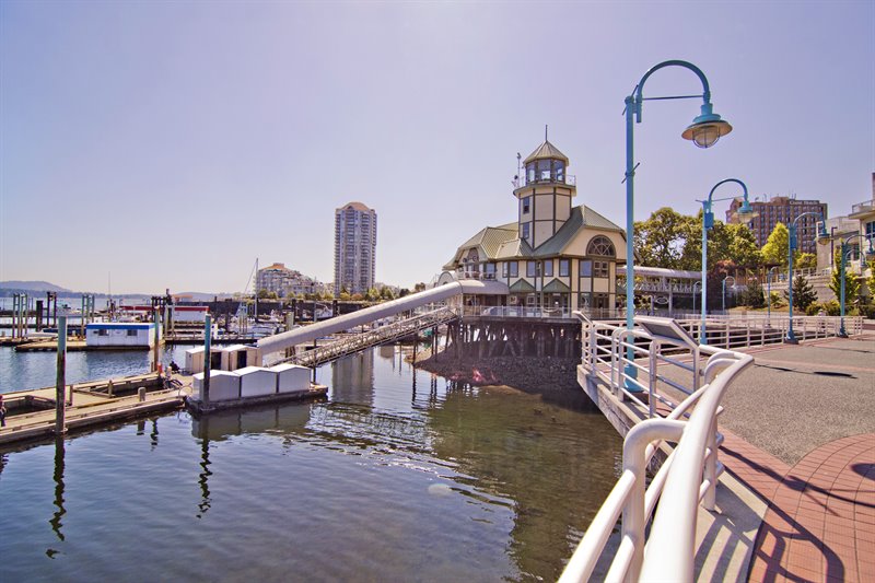Walk to Downtown Shopping | Amenities