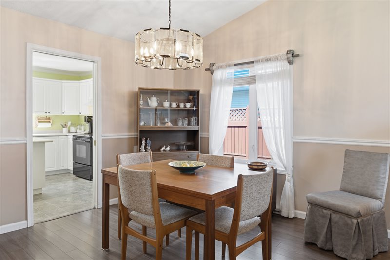 Dining Room - Door to Kitchen