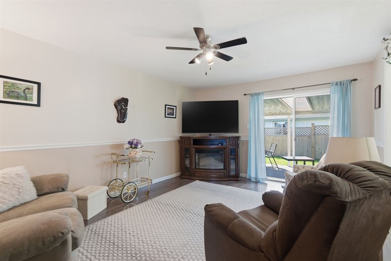 Family Room - Door to Deck