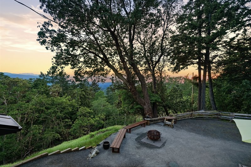 Outdoor Entertaining Area (Twilight)