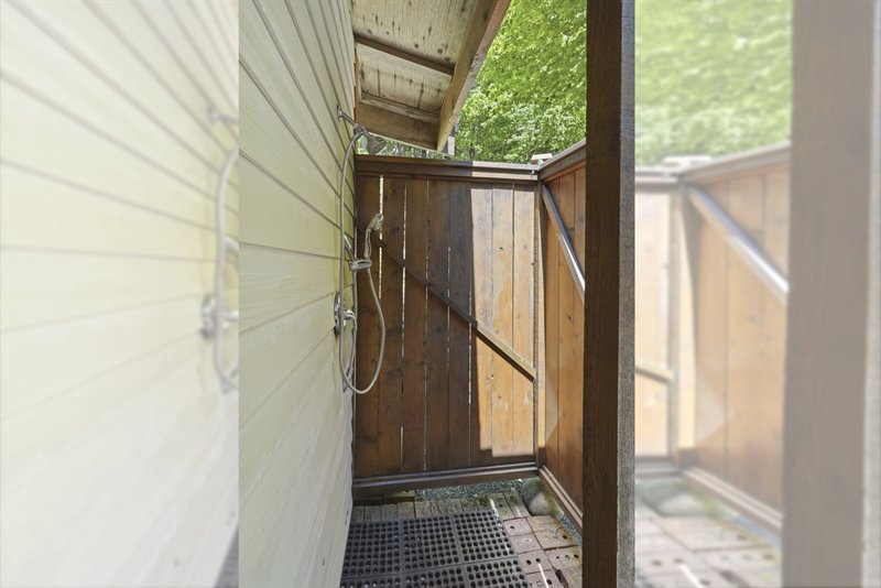 Outdoor Washroom | Shower