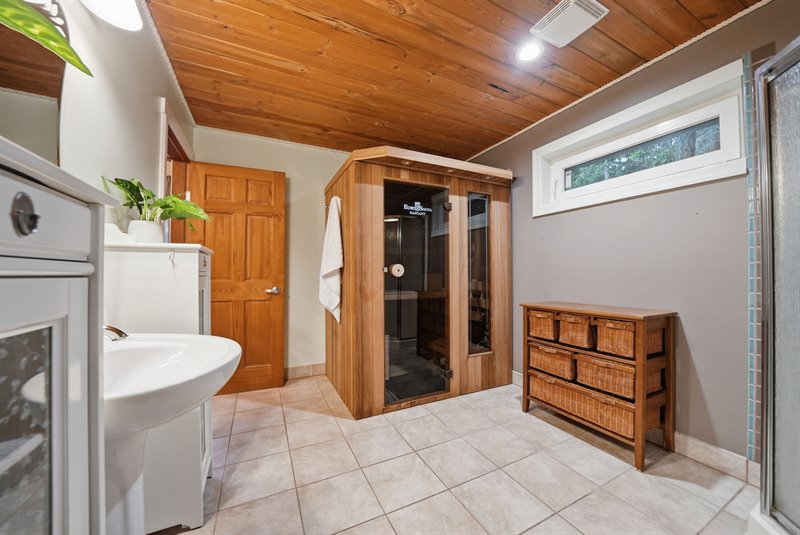 Ensuite