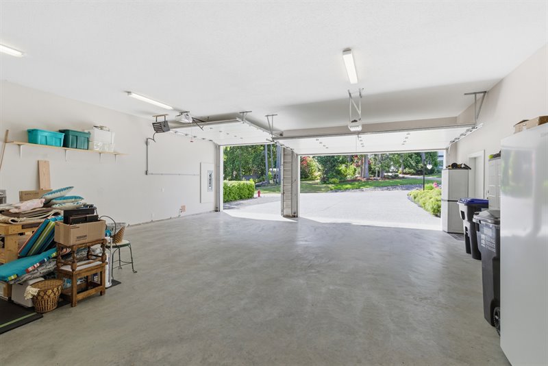 3 Car Garage