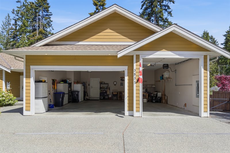 3 Car Garage