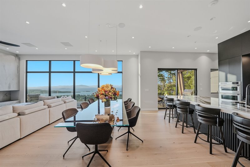 Dining Room | Kitchen