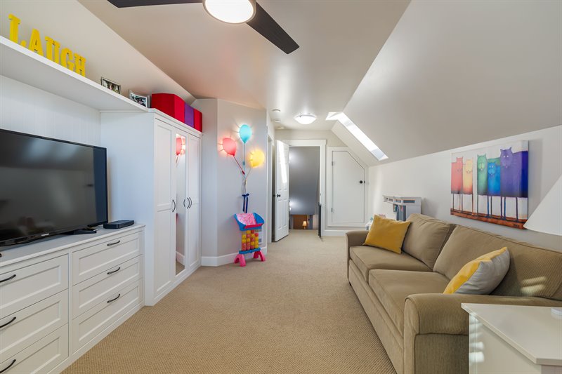 Upper Level Bonus Room