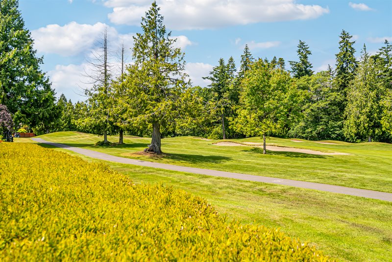 Walk to Morningstar Golf Course