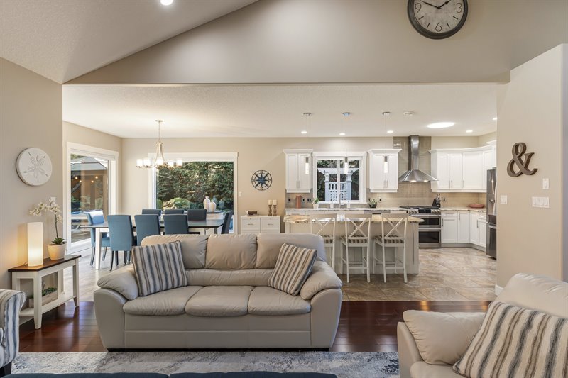 Living Room | Kitchen