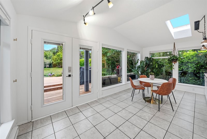 Sunroom | Nook - Door to Entertainers Deck