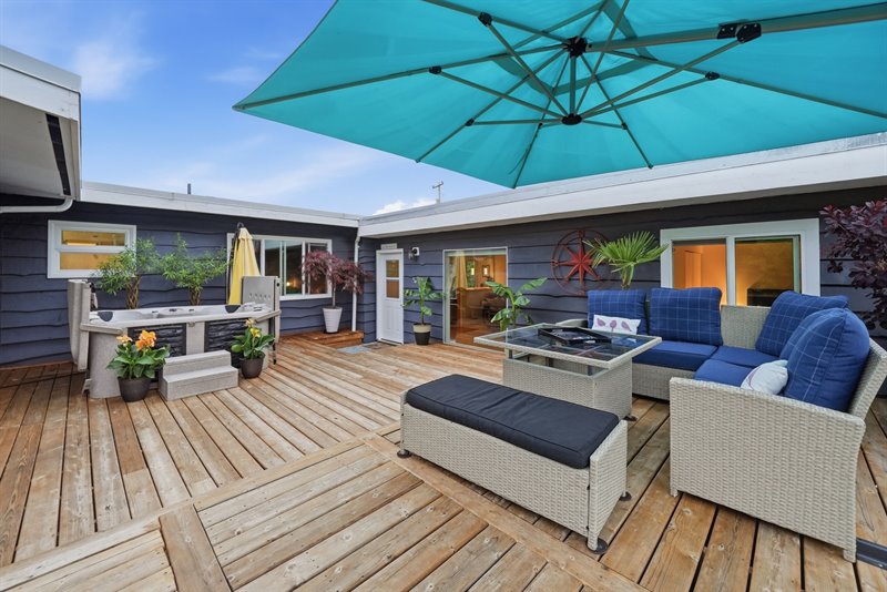 Entertainers Deck