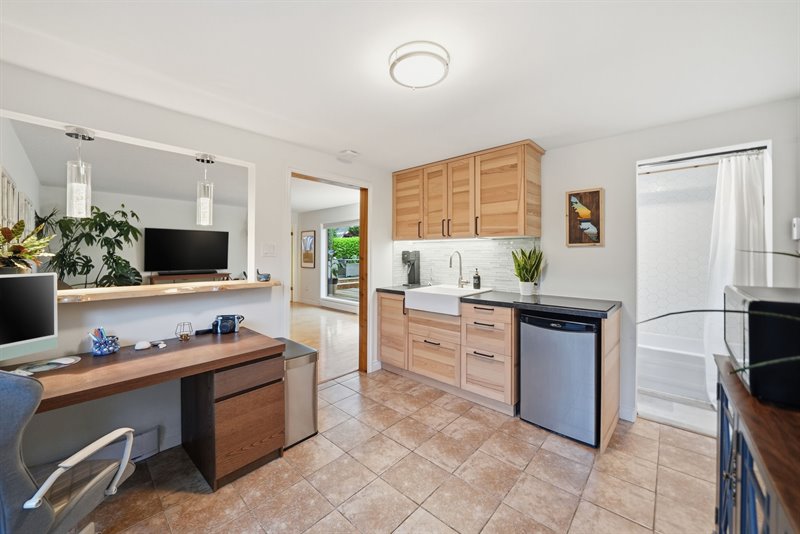 Guest Cottage - Kitchen