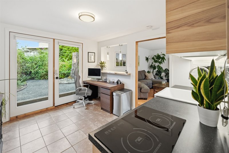 Guest Cottage - Kitchen