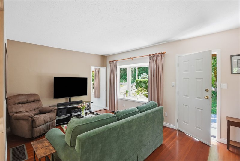 Entry | Living Room