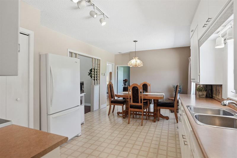 Kitchen | Dining Room