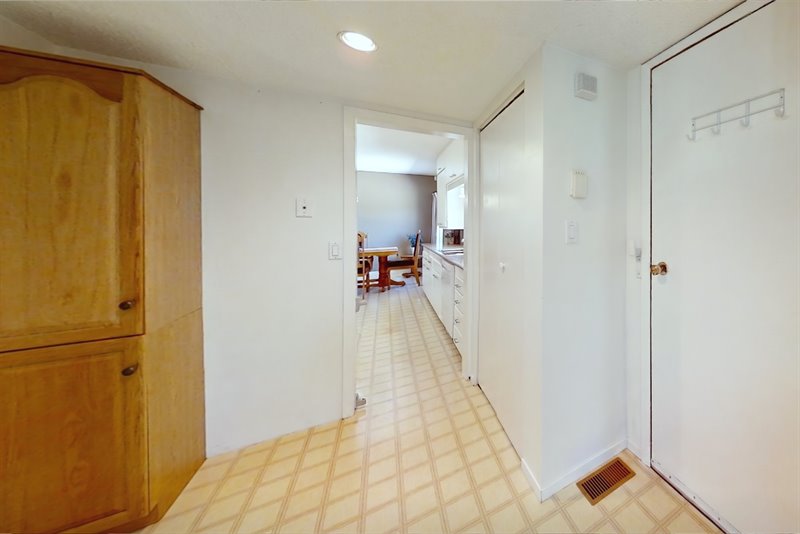 Mud Room - Door to Deck