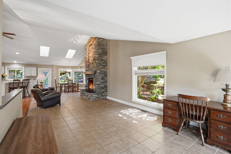 Bright & Spacious Great Room