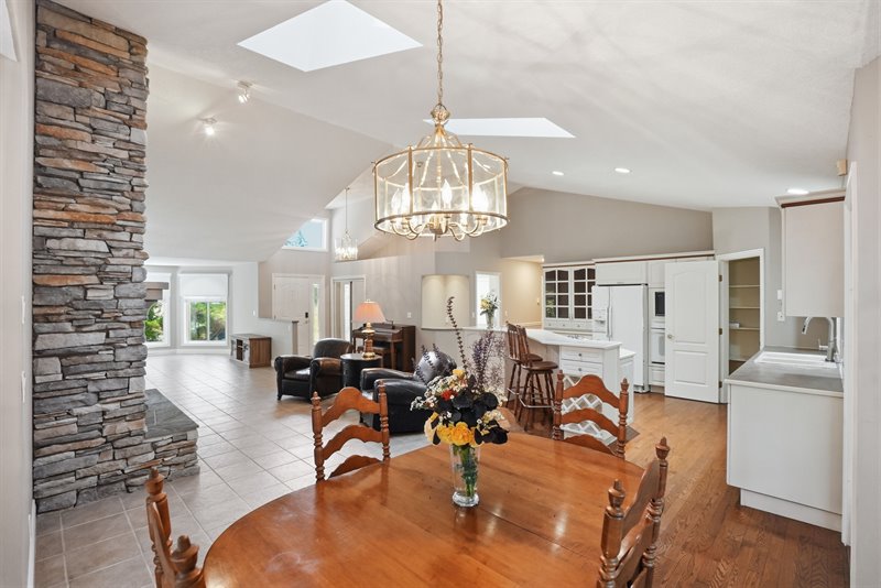 Bright & Spacious Great Room