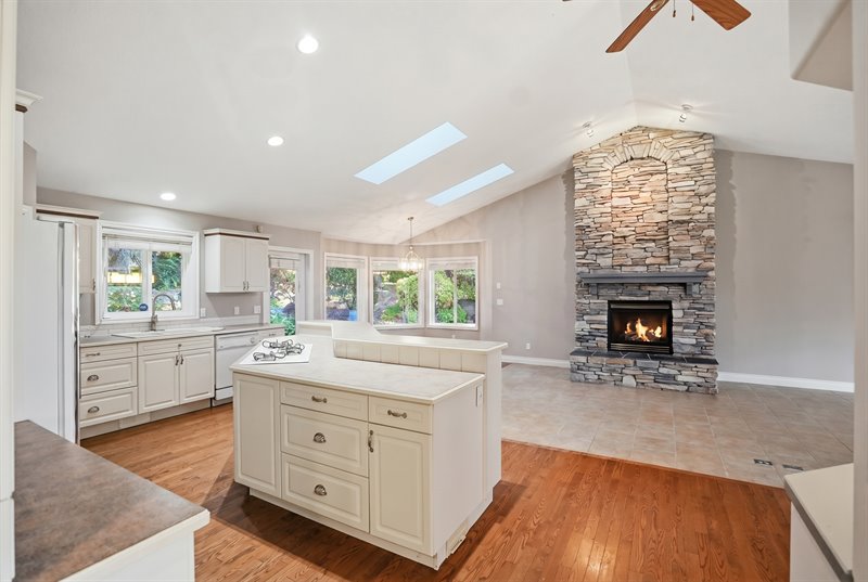 Kitchen | Family Room (Virtual Decluttering)