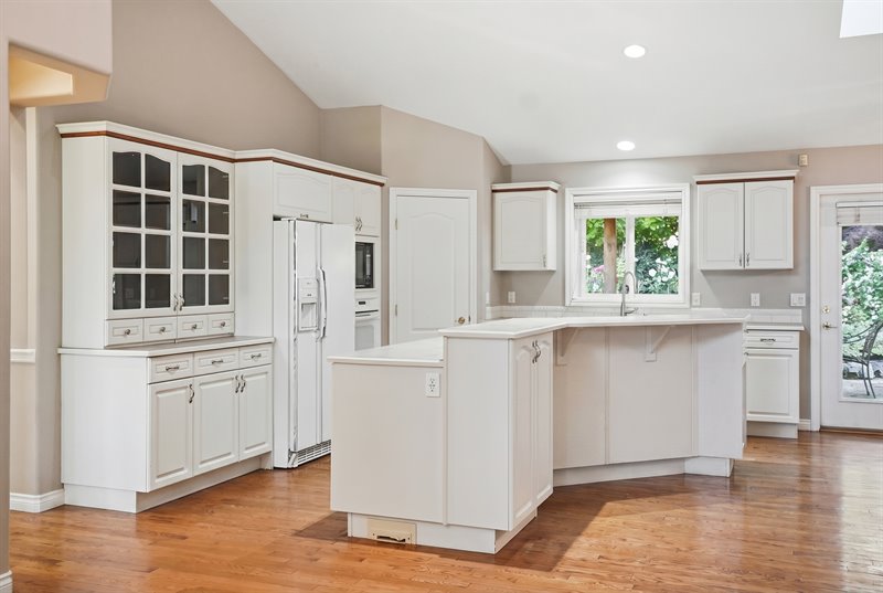 Kitchen (Virtual Decluttering)