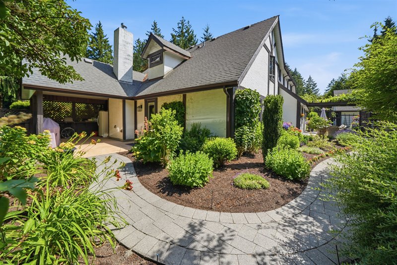 Walkway to Side Patio | BBQ Area