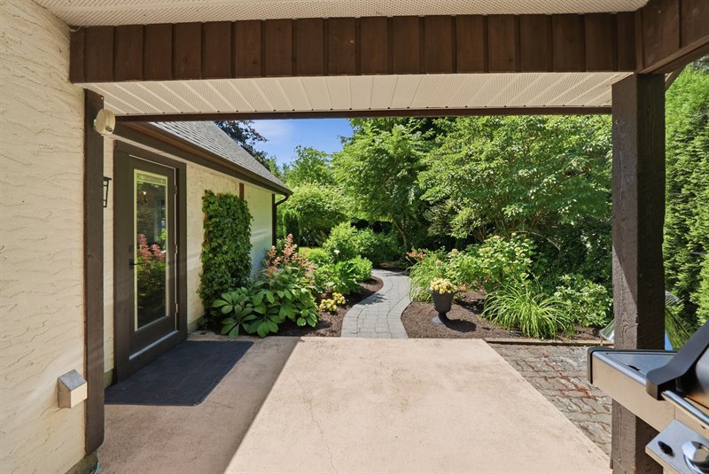 Side Patio | BBQ Area