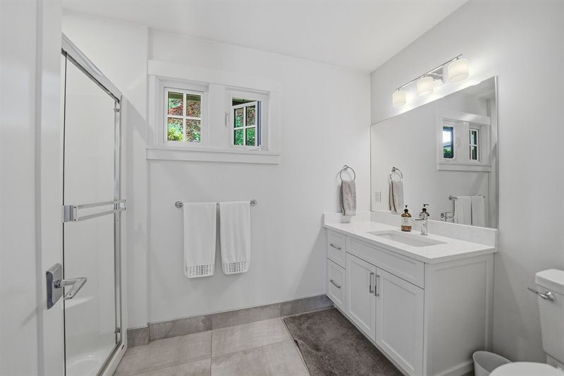 Ensuite off Family Room