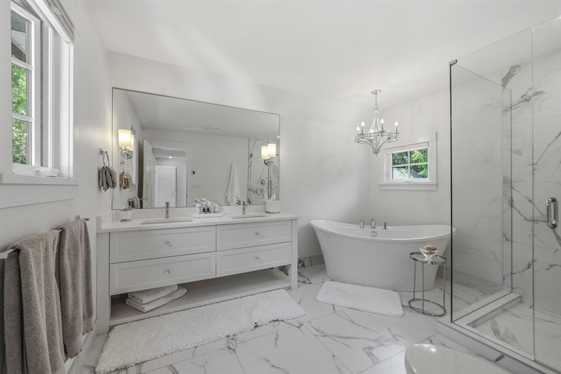 Primary Bedroom Suite - Ensuite
