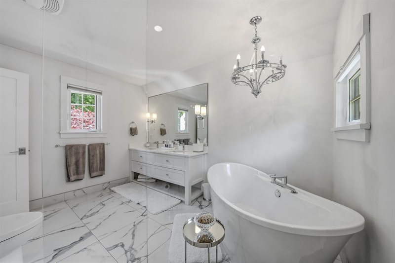 Primary Bedroom Suite - Ensuite