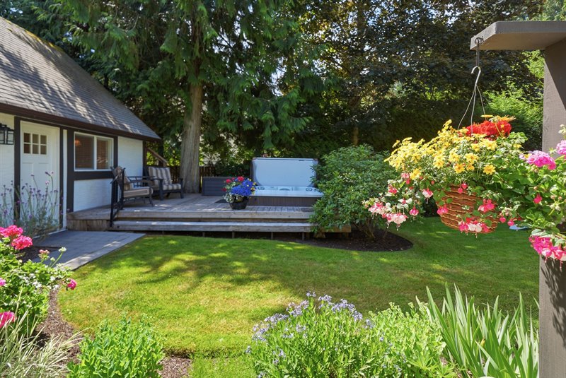 Guest Cottage - Deck