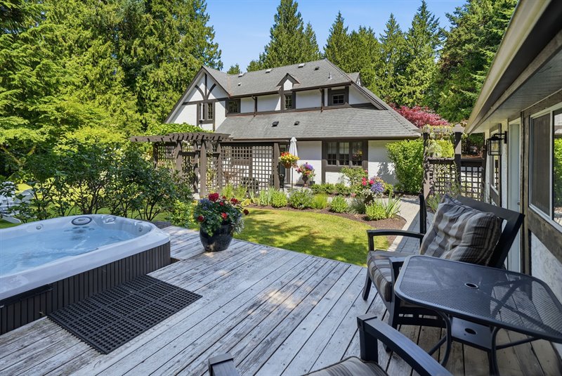 Guest Cottage - Deck & Hot Tub
