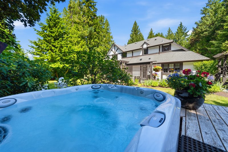 Guest Cottage - Deck & Hot Tub