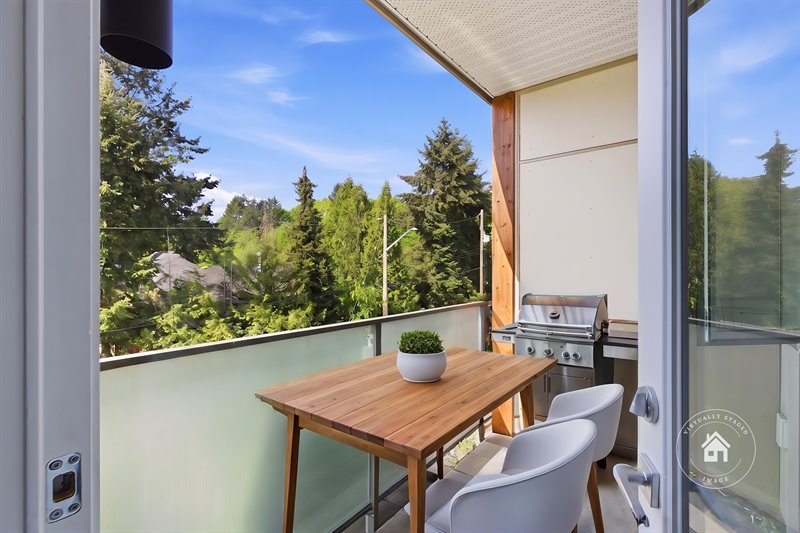 Balcony (Virtual Enhancement)