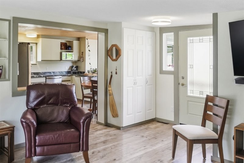 Foyer - Kitchen | Dining Room