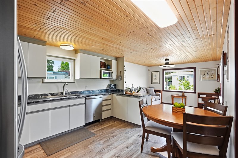 Kitchen | Dining Room