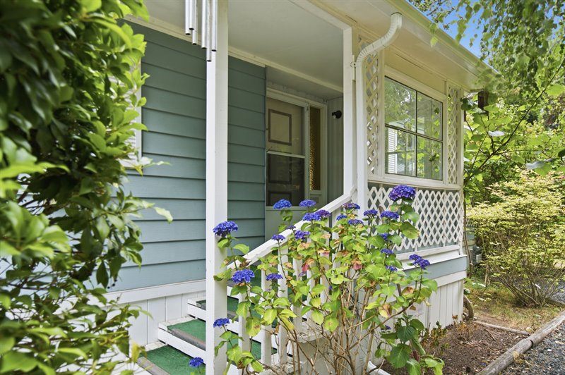 Front Patio | Entry