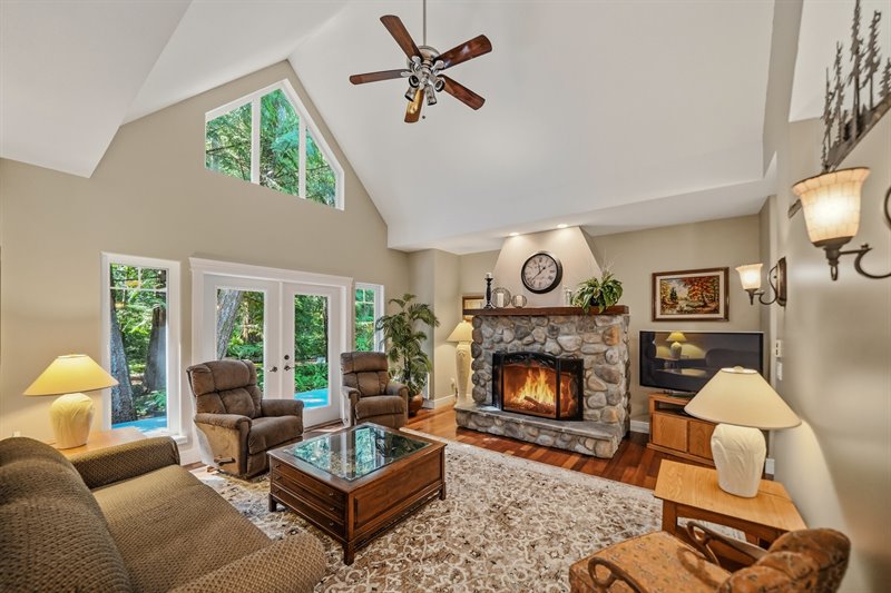 Living Room - Door to Deck