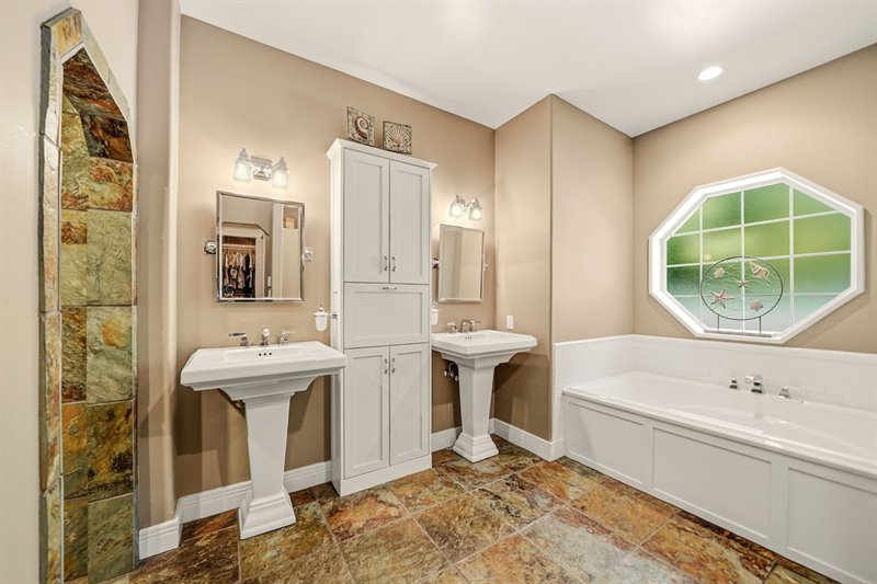 Ensuite