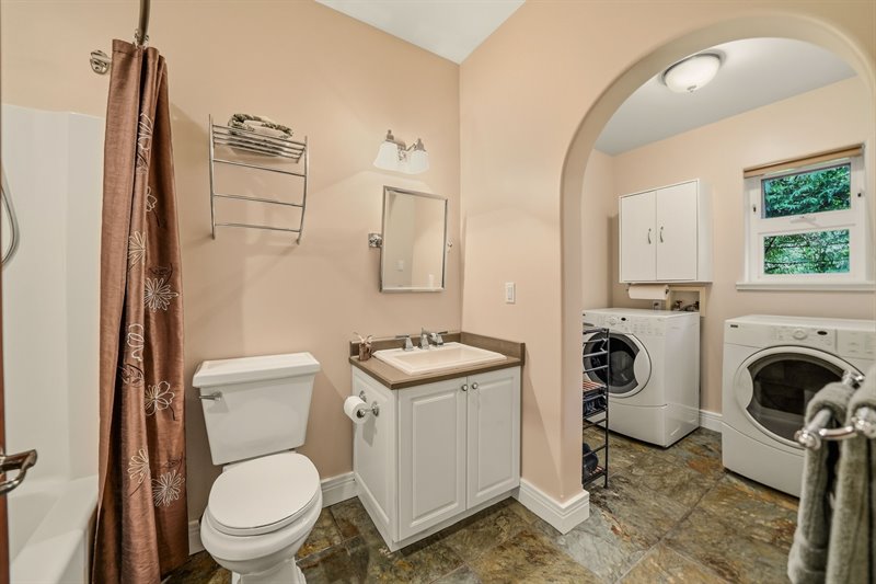 Main Bath & Laundry