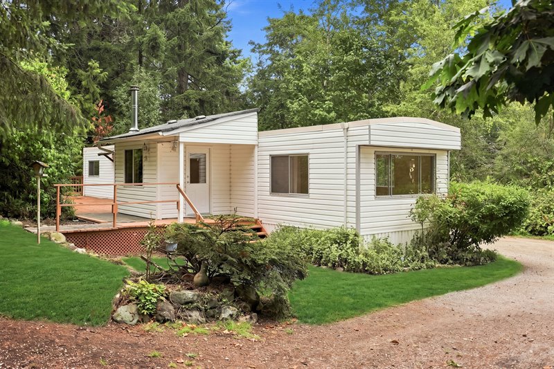 Exterior (Virtually Enhanced Landscaping)