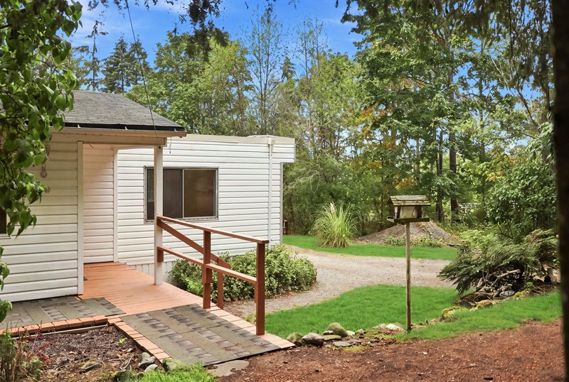 Exterior (Virtually Enhanced Landscaping)