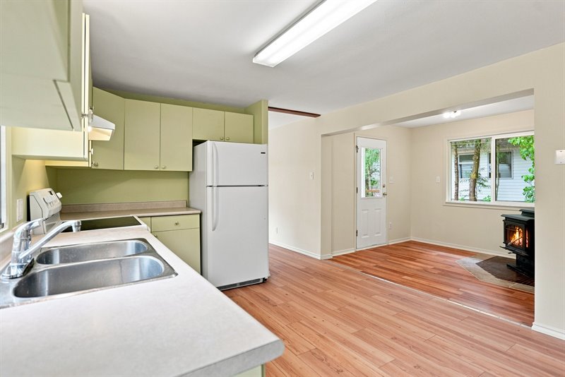 Kitchen | Foyer